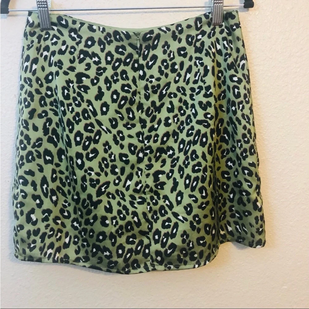 Superdown Betty Slit Mini Skirt in Green Leopard - Picture 4 of 9
